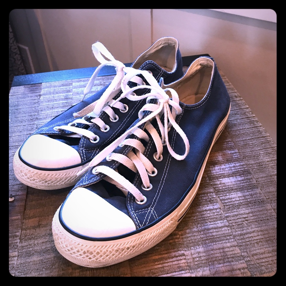 Men’s blue converse